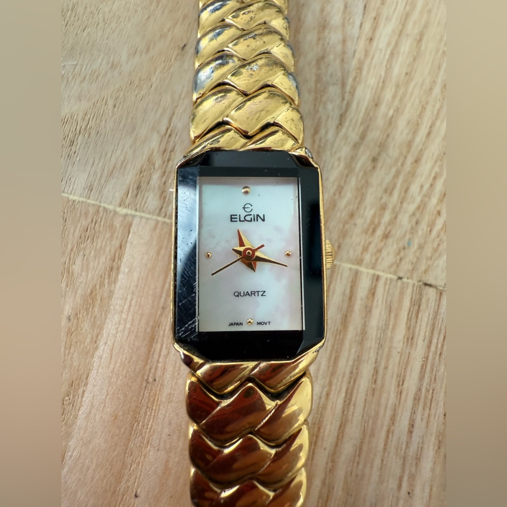Vintage elgin ladies gold tone dress watch NEW BATTERY